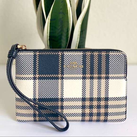 Coach Corner Zip Wallet Wristlet - Picture 1 of 8